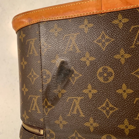 LV Cosmetics Travel Case - Picture 3 of 6
